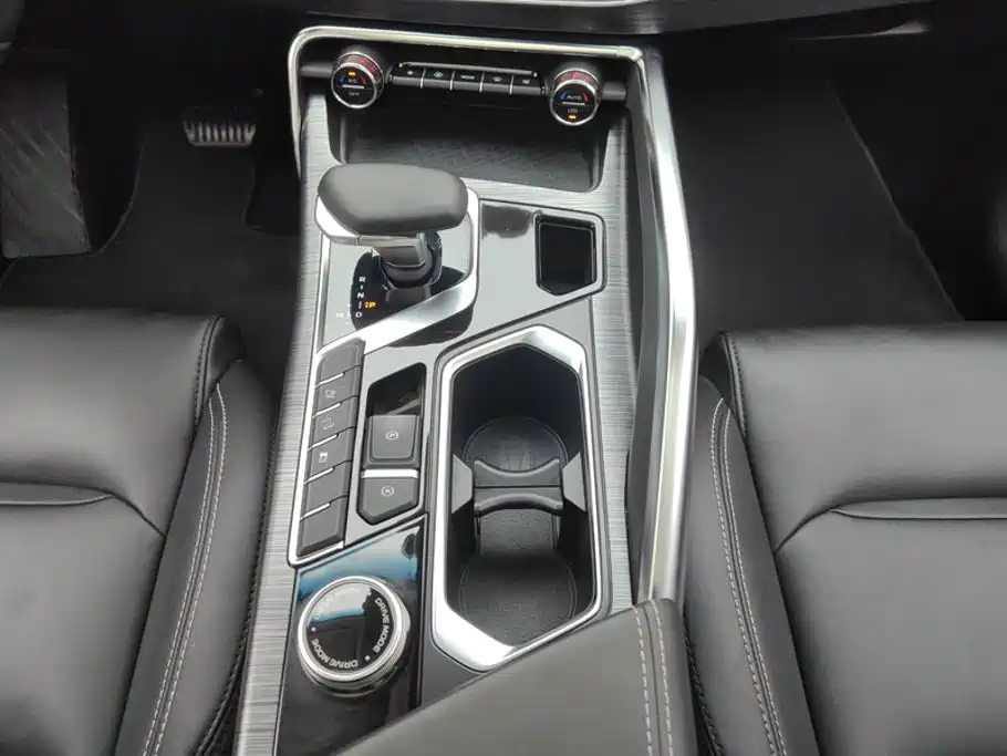 Geely Xingyue — фото 16
