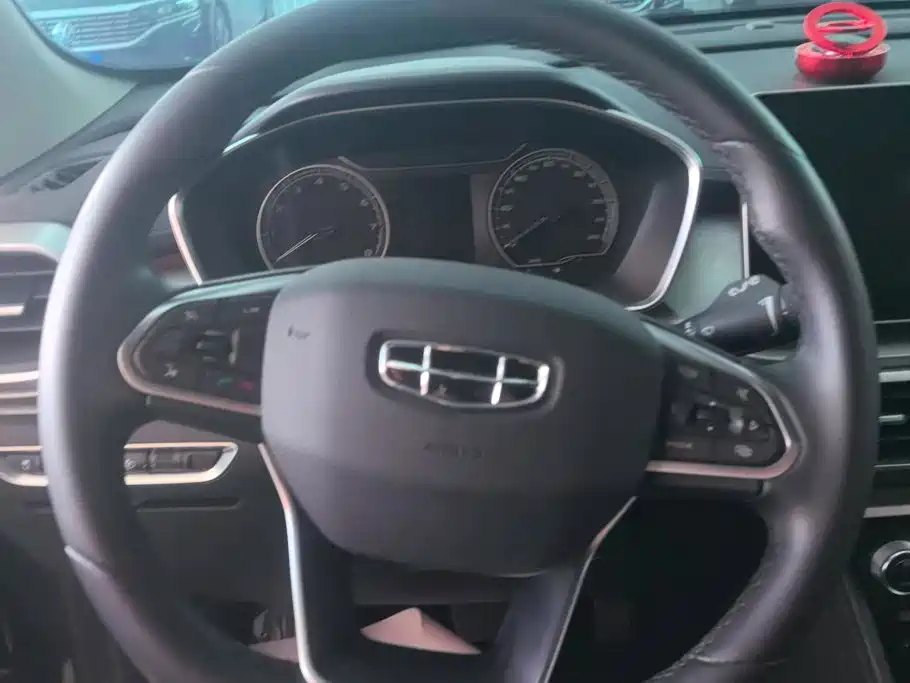 Geely Binyue — фото 15