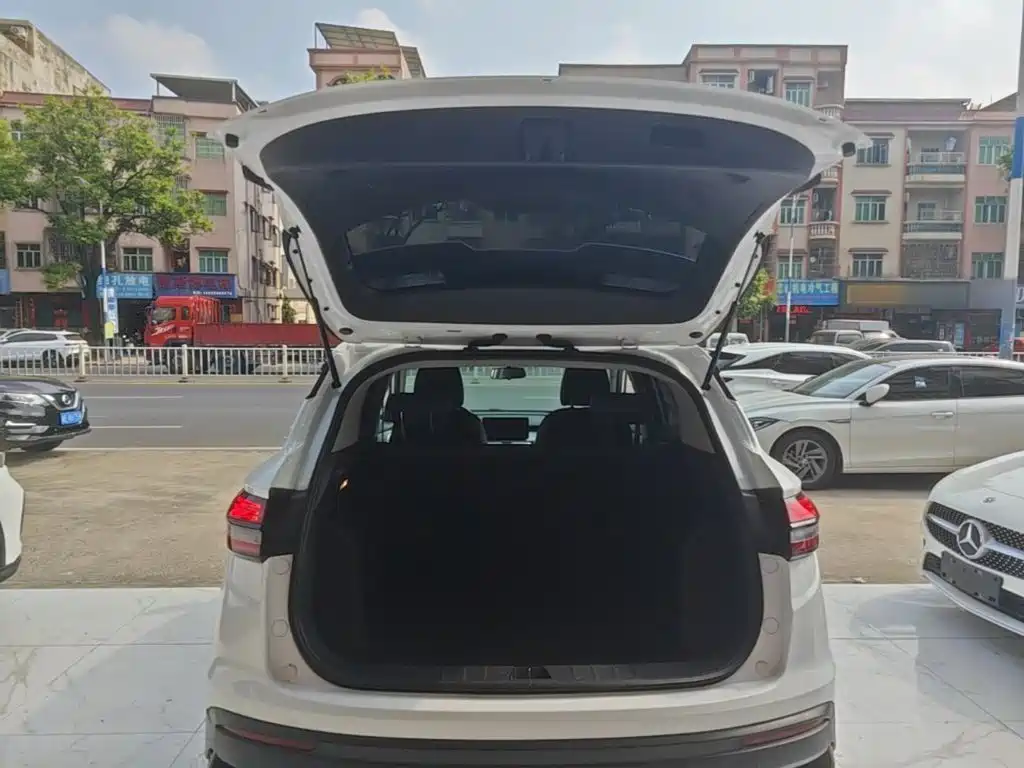 Geely Binyue — фото 18