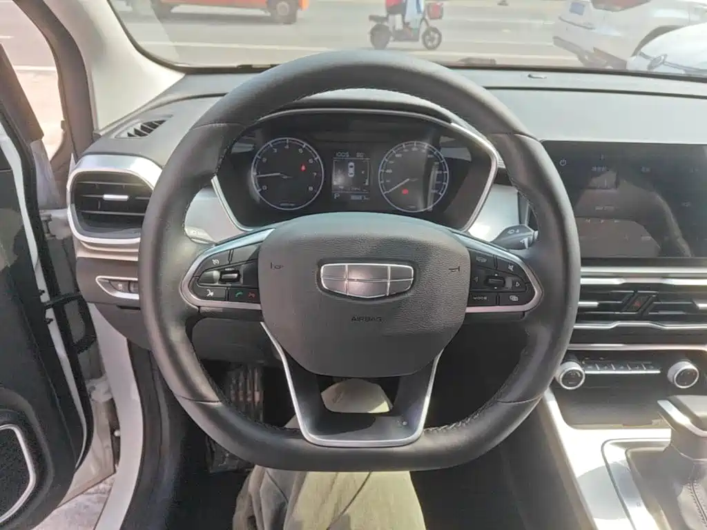 Geely Binyue — фото 10