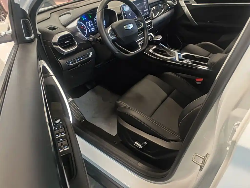 Geely Binyue — фото 15