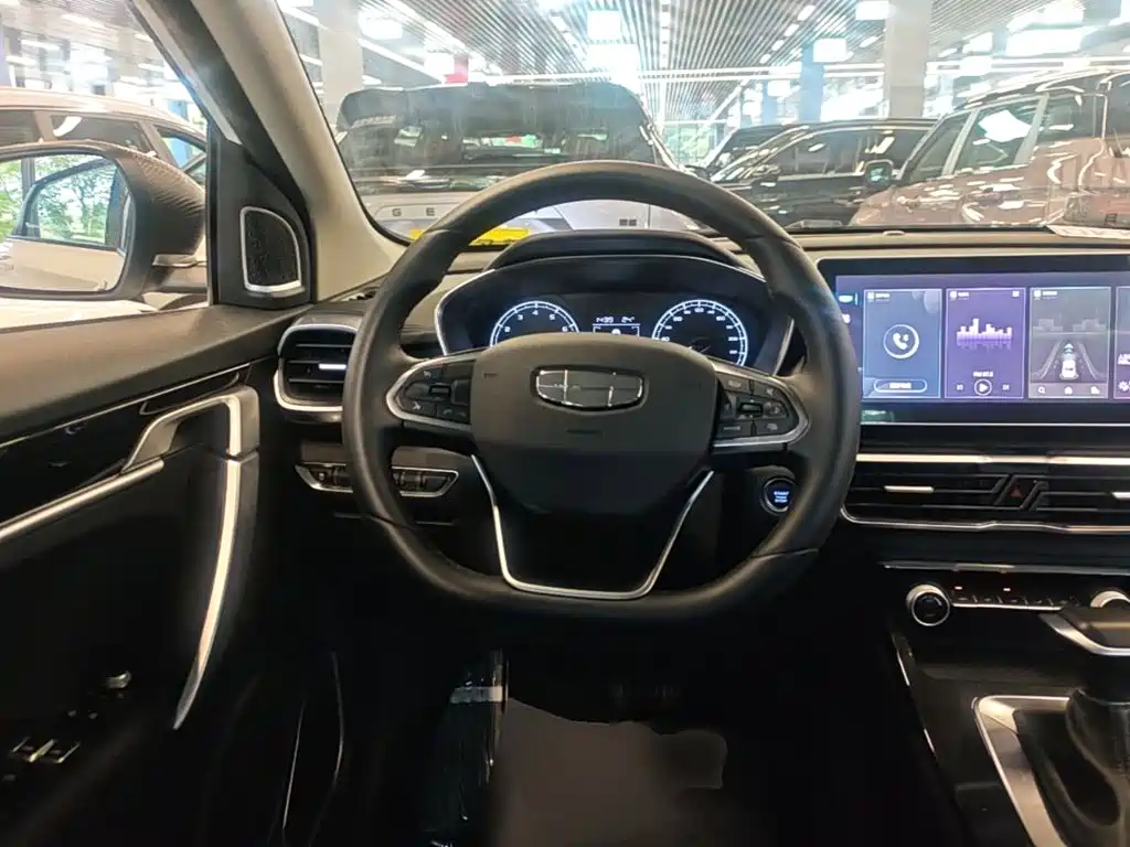 Geely Binyue — фото 10