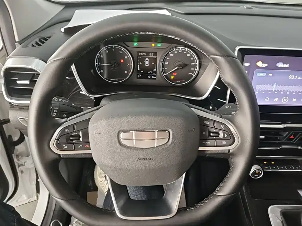 Geely Binyue — фото 10