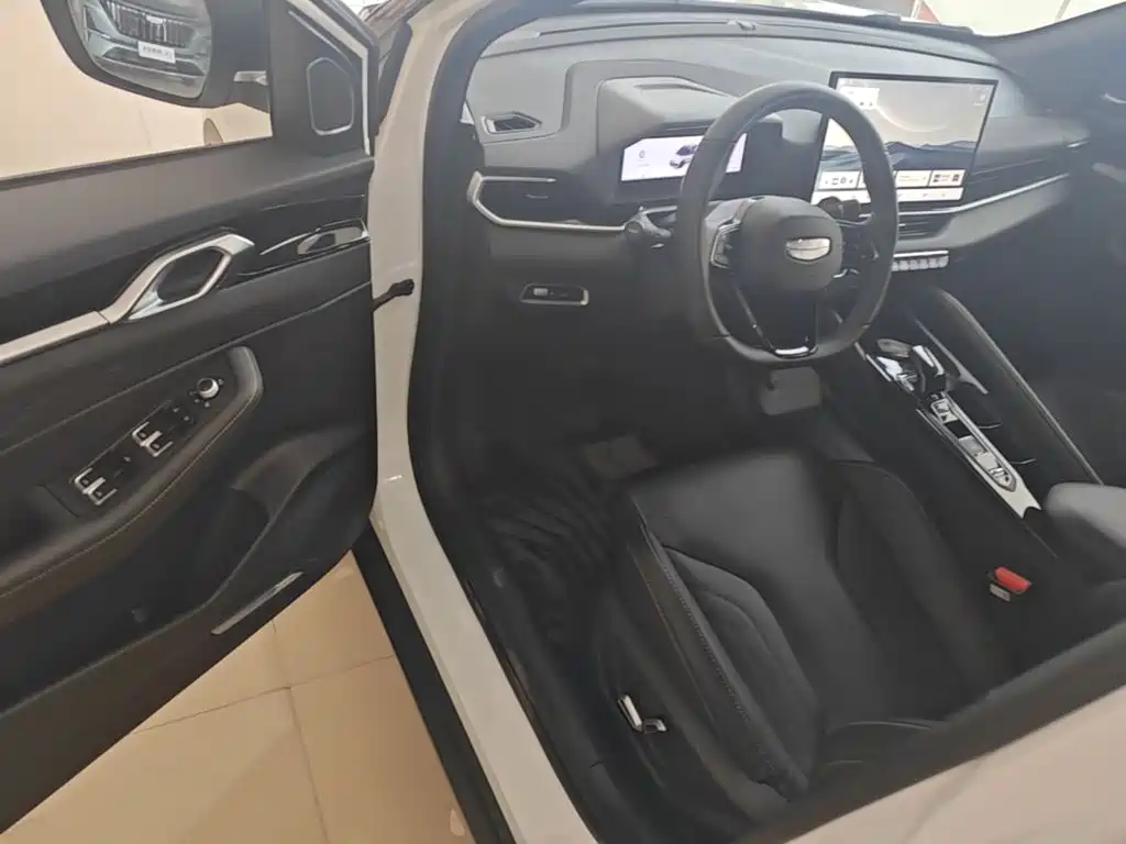 Geely Binyue — фото 15