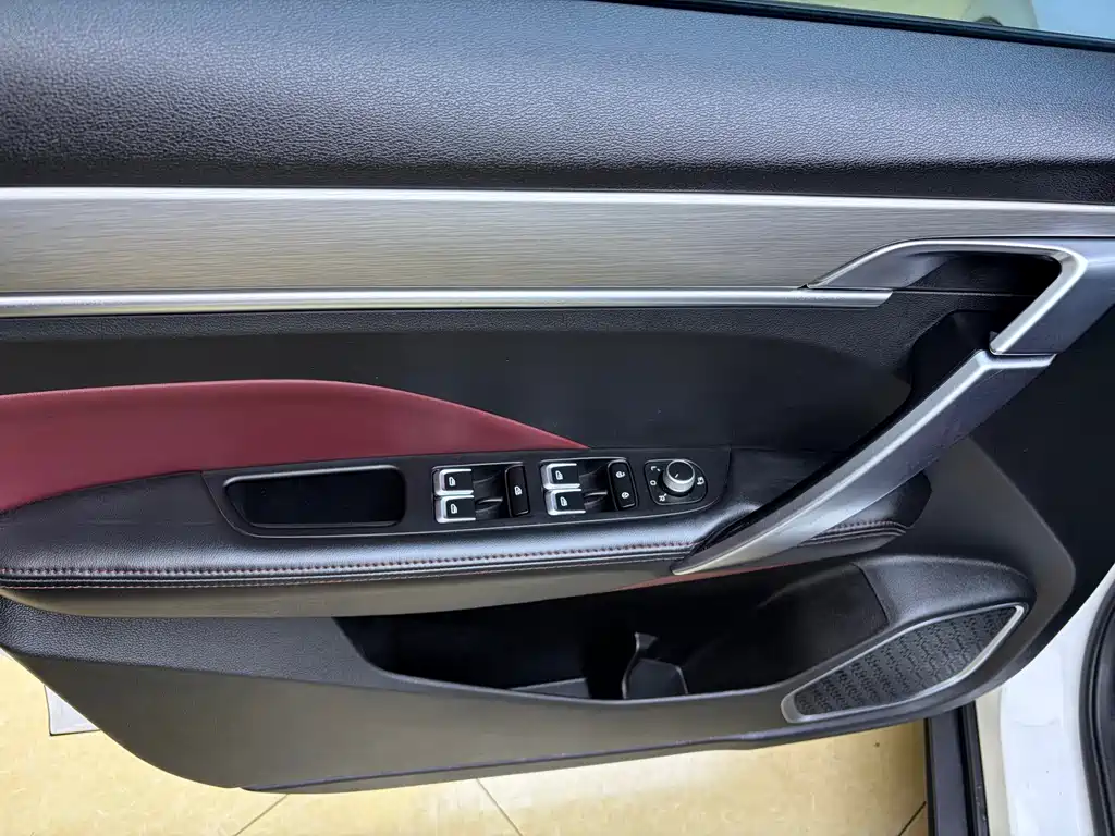 Geely Binyue — фото 14