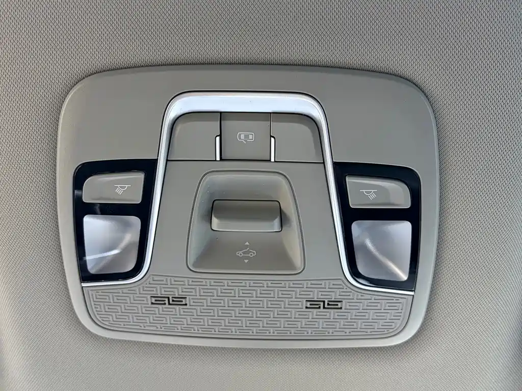 Geely Binyue — фото 20