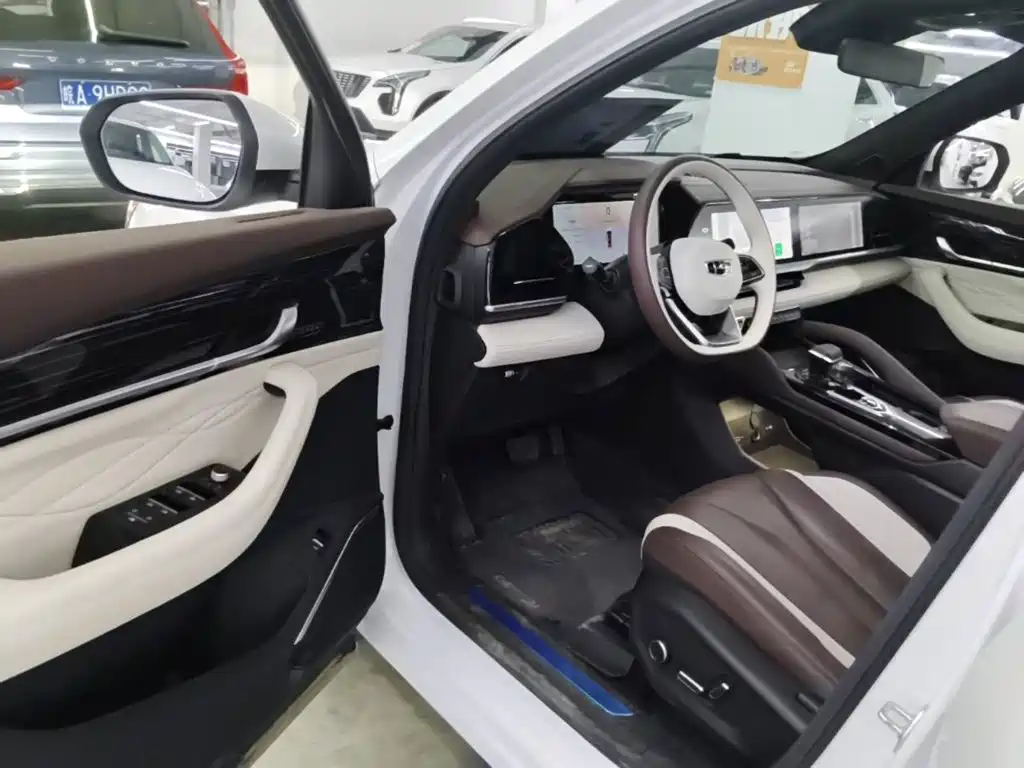 Geely Xingyue L — фото 15