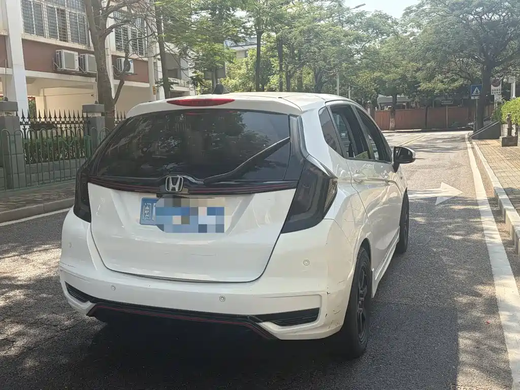 Honda Fit — фото 7