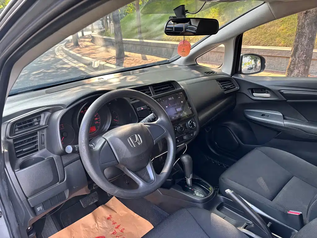 Honda Fit — фото 11
