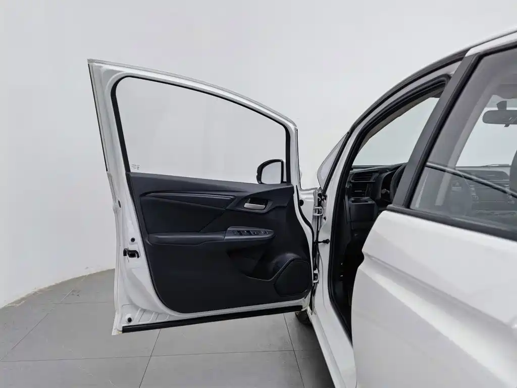 Honda Fit — фото 8