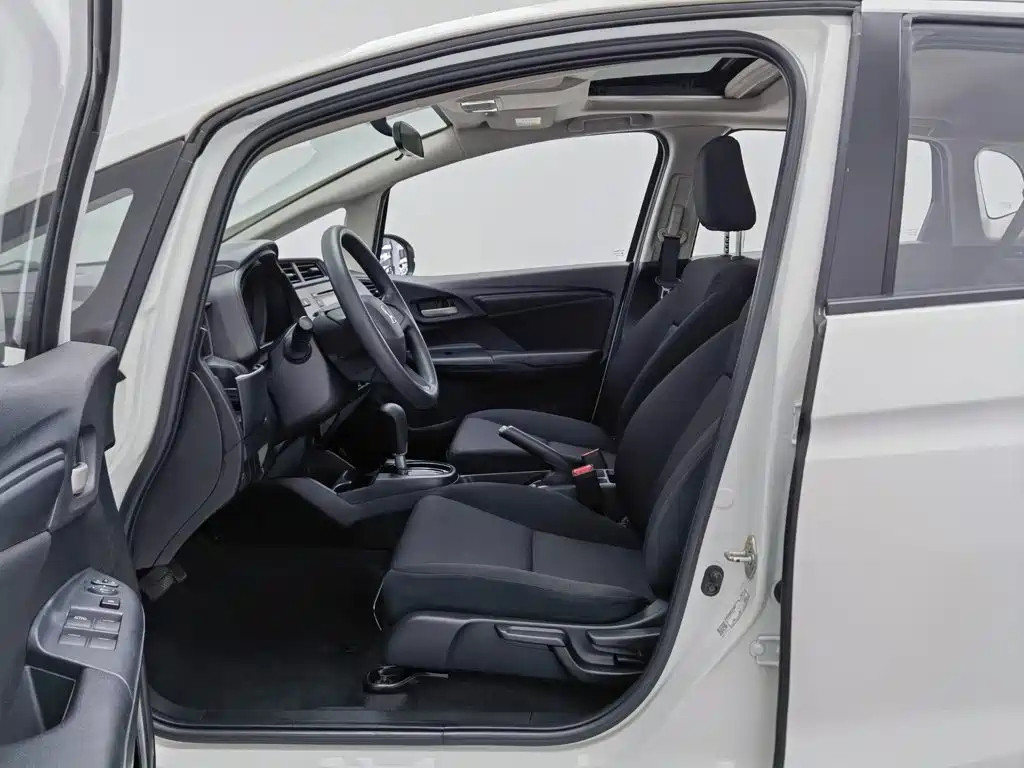 Honda Fit — фото 10