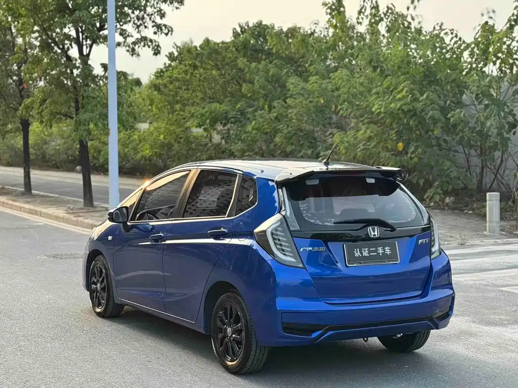 Honda Fit — фото 7