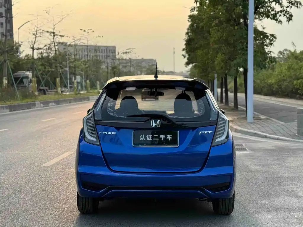 Honda Fit — фото 8