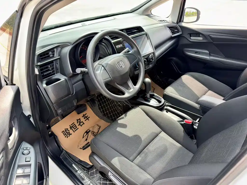 Honda Fit — фото 11