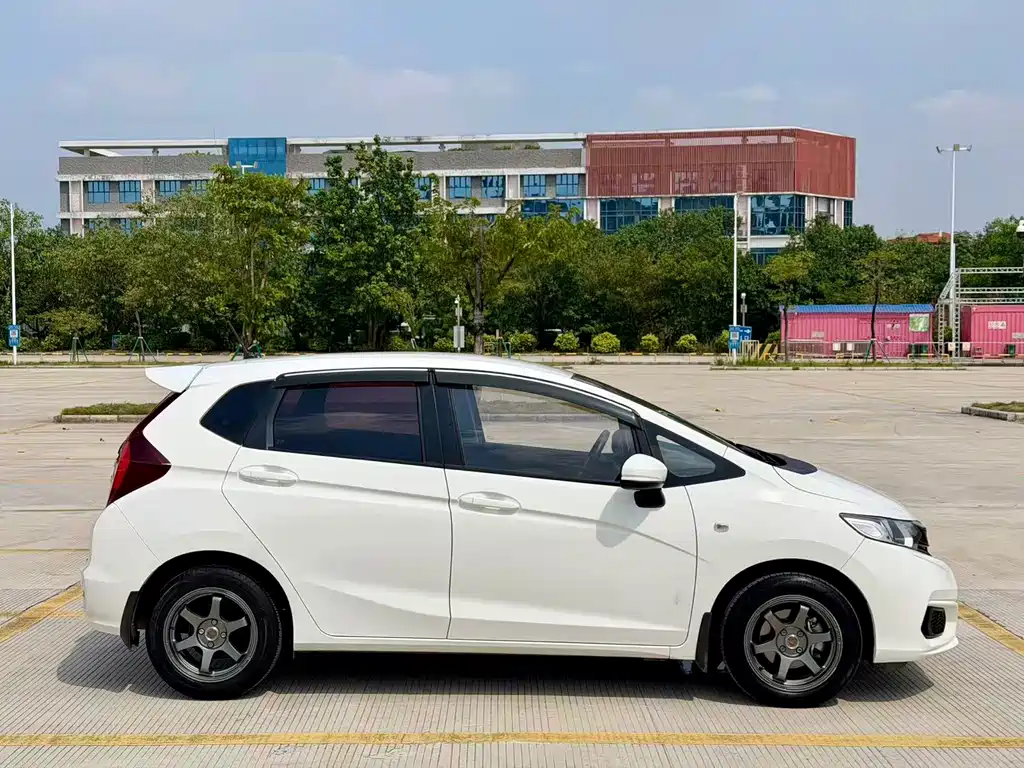 Honda Fit — фото 5
