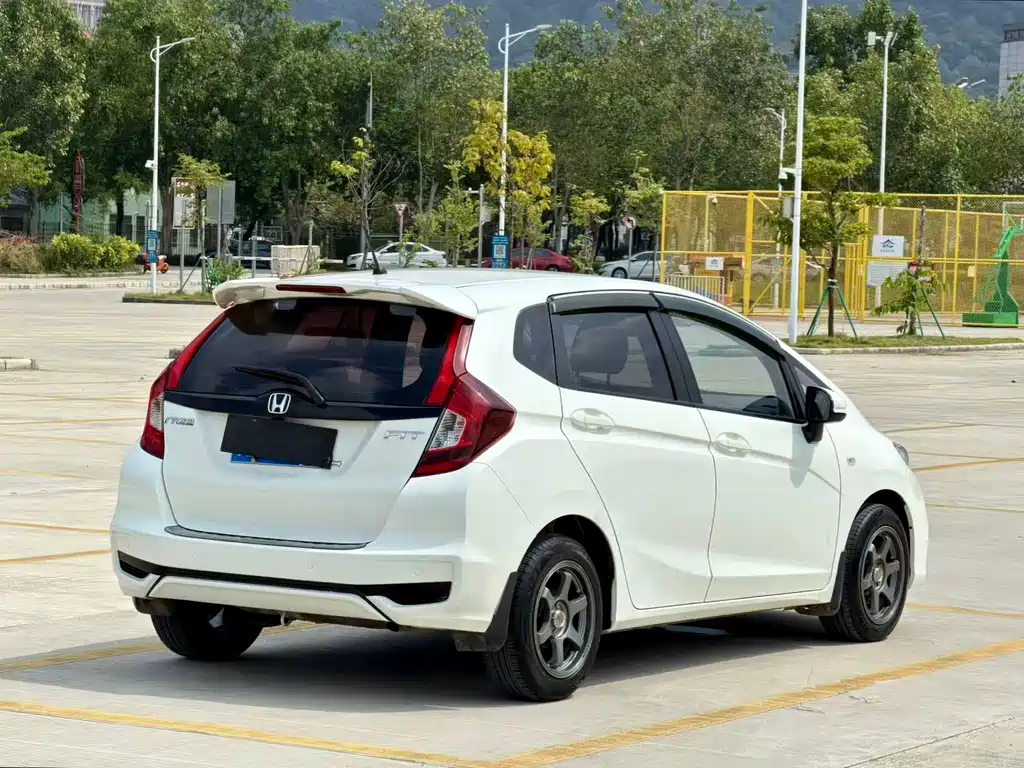 Honda Fit — фото 7