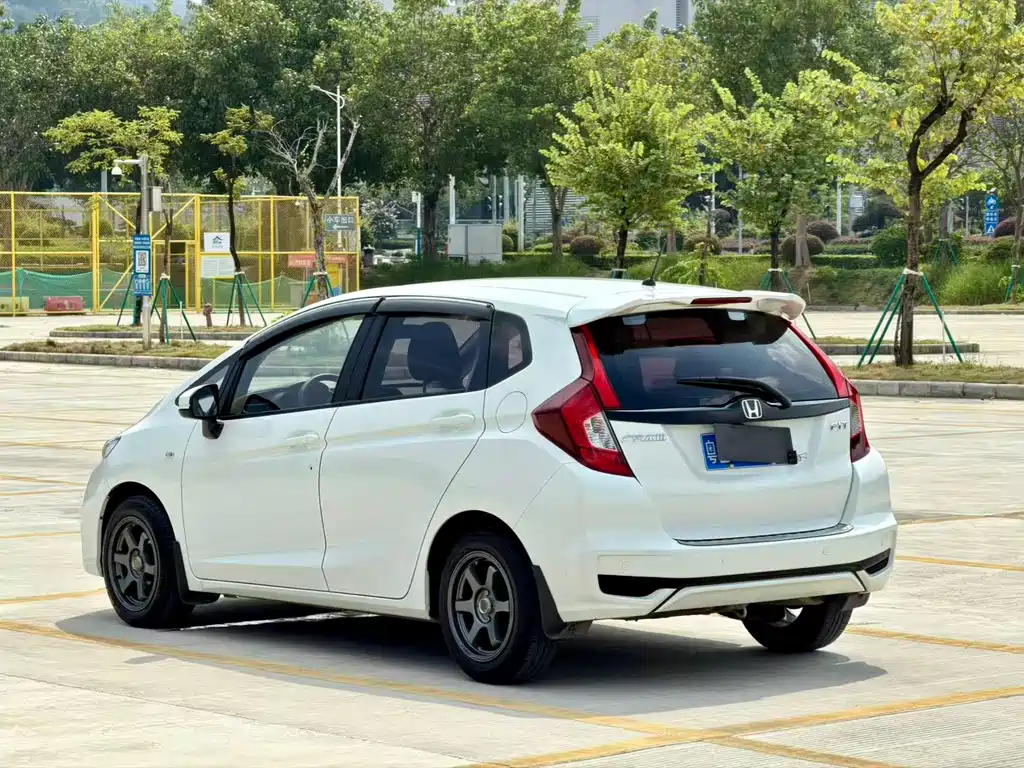 Honda Fit — фото 8