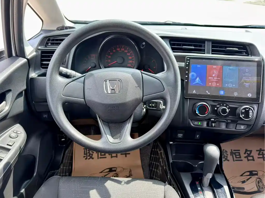 Honda Fit — фото 10