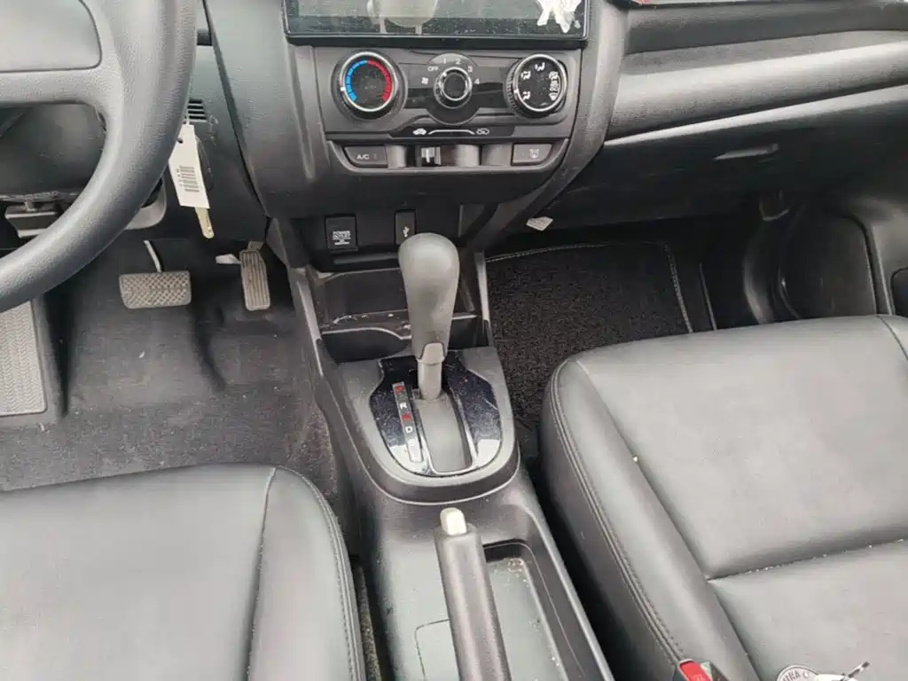 Honda Fit — фото 13