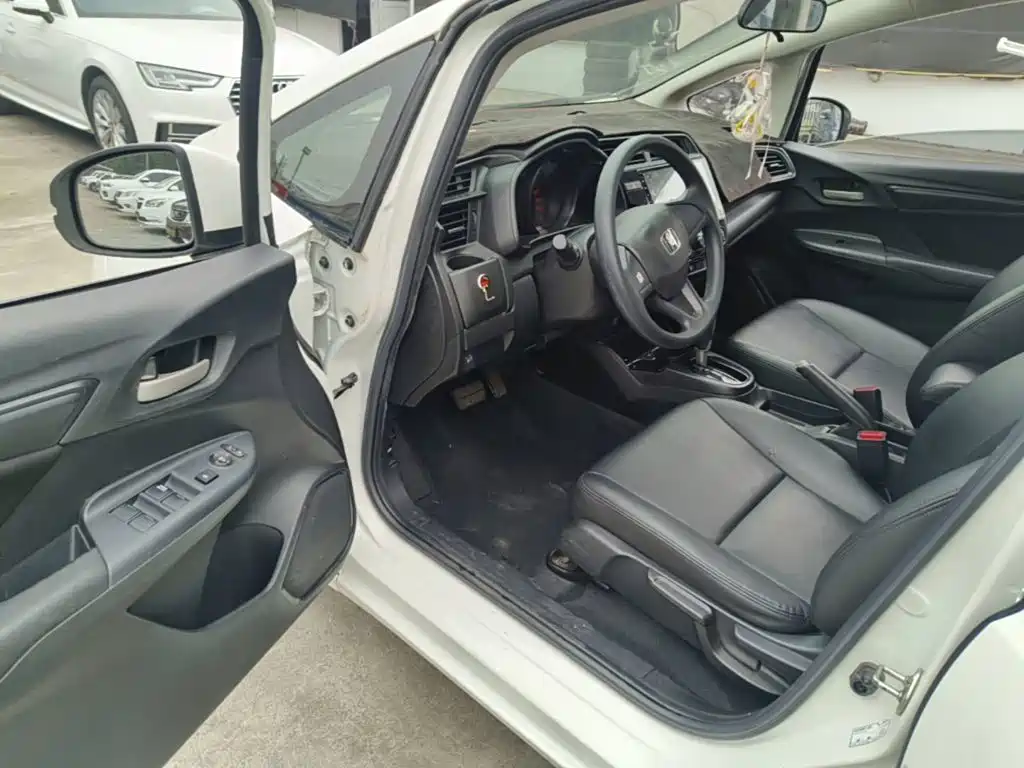 Honda Fit — фото 15