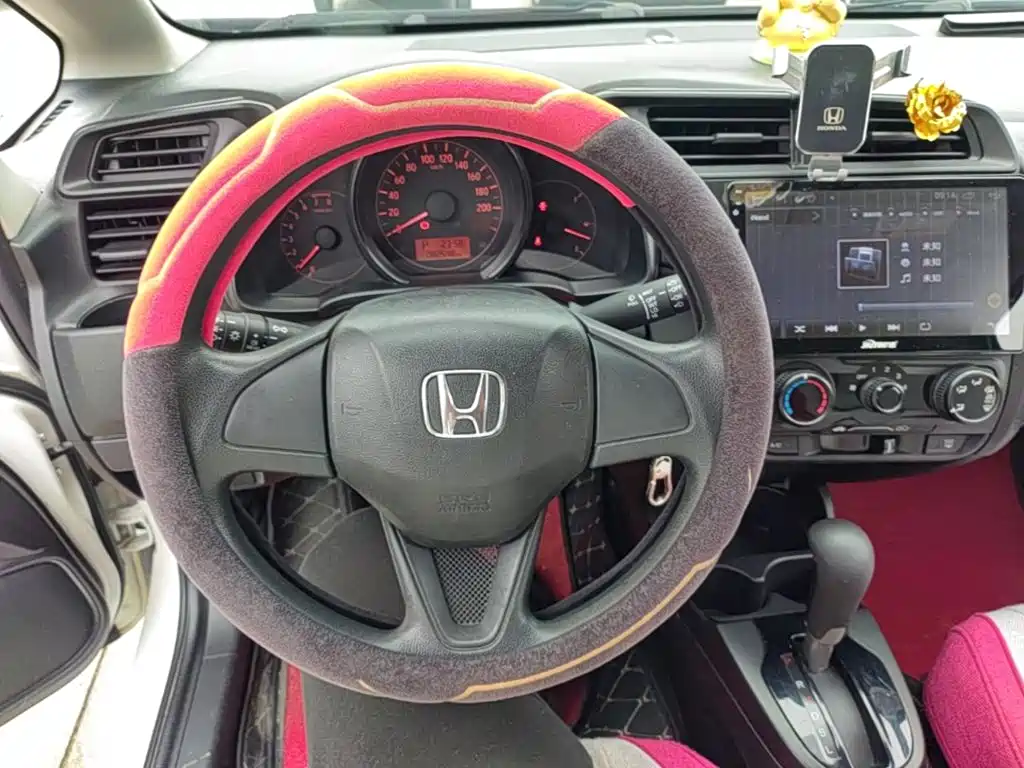 Honda Fit — фото 10