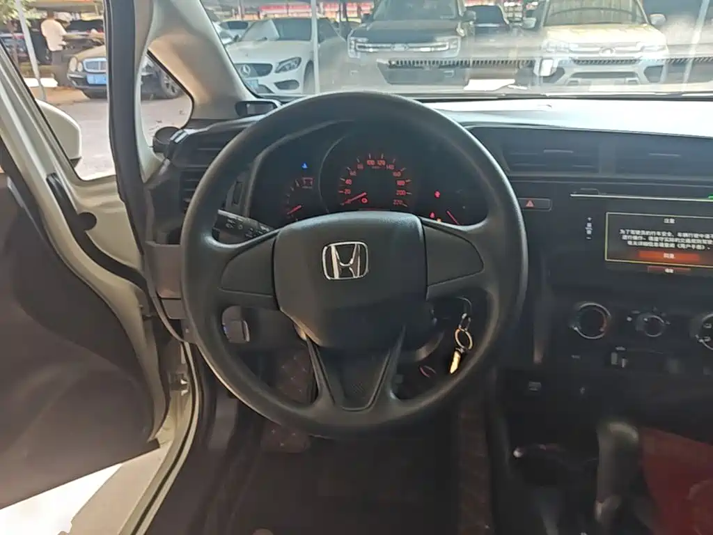 Honda Fit — фото 10