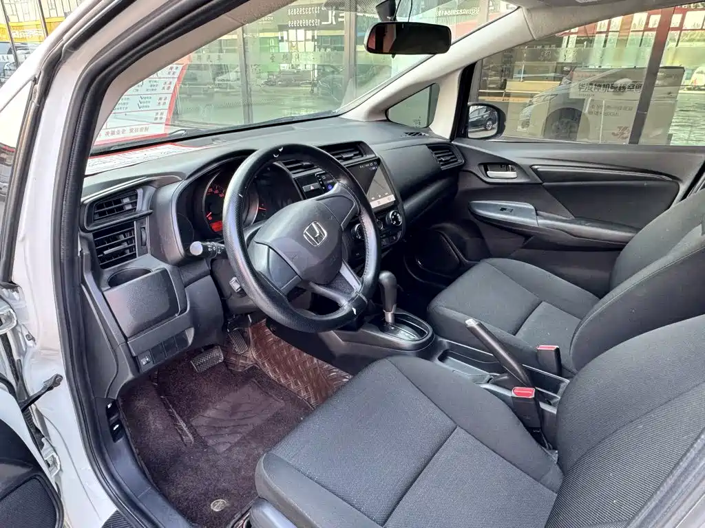 Honda Fit — фото 5