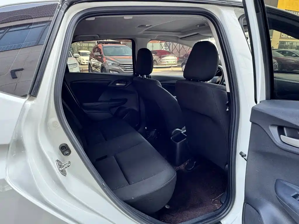 Honda Fit — фото 7