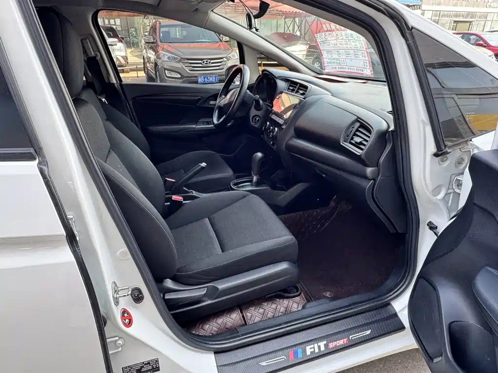 Honda Fit — фото 8