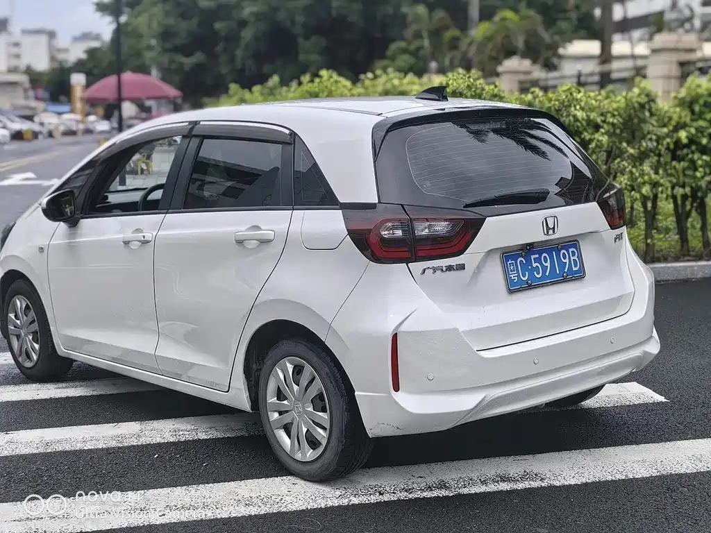 Honda Fit — фото 8