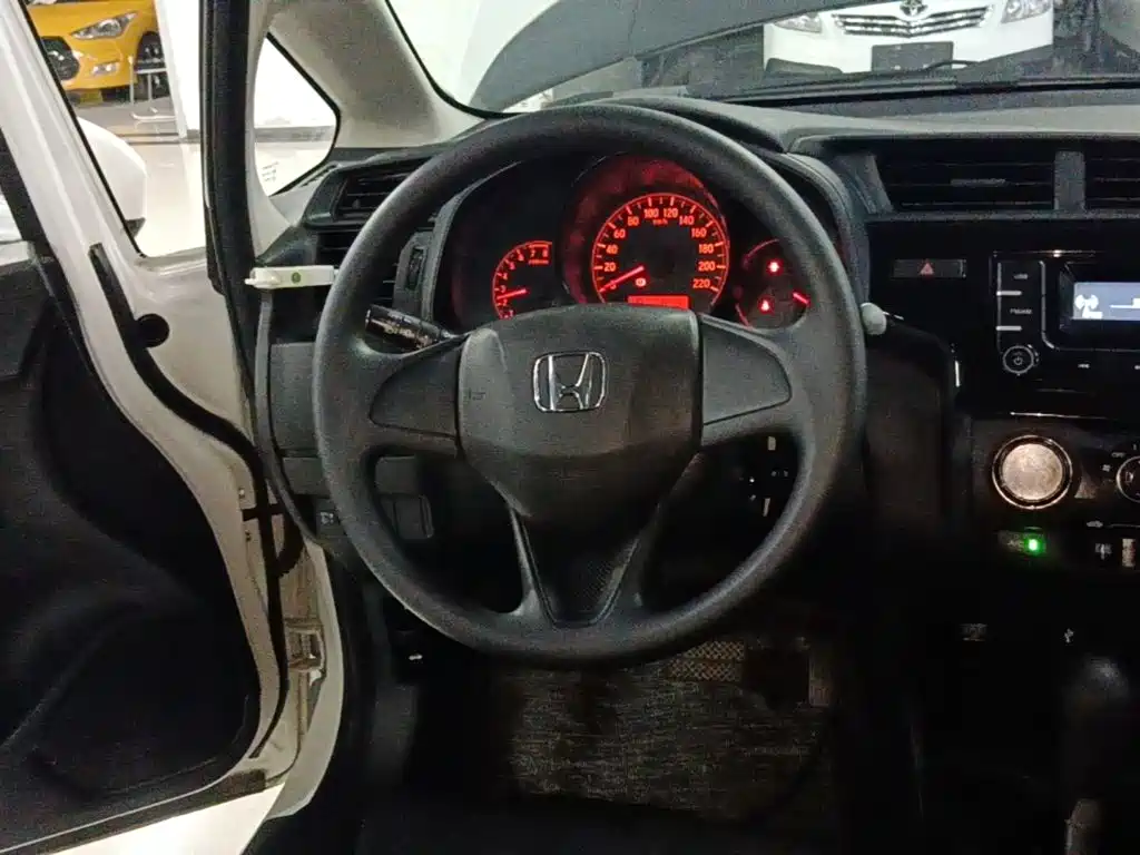 Honda Fit — фото 10