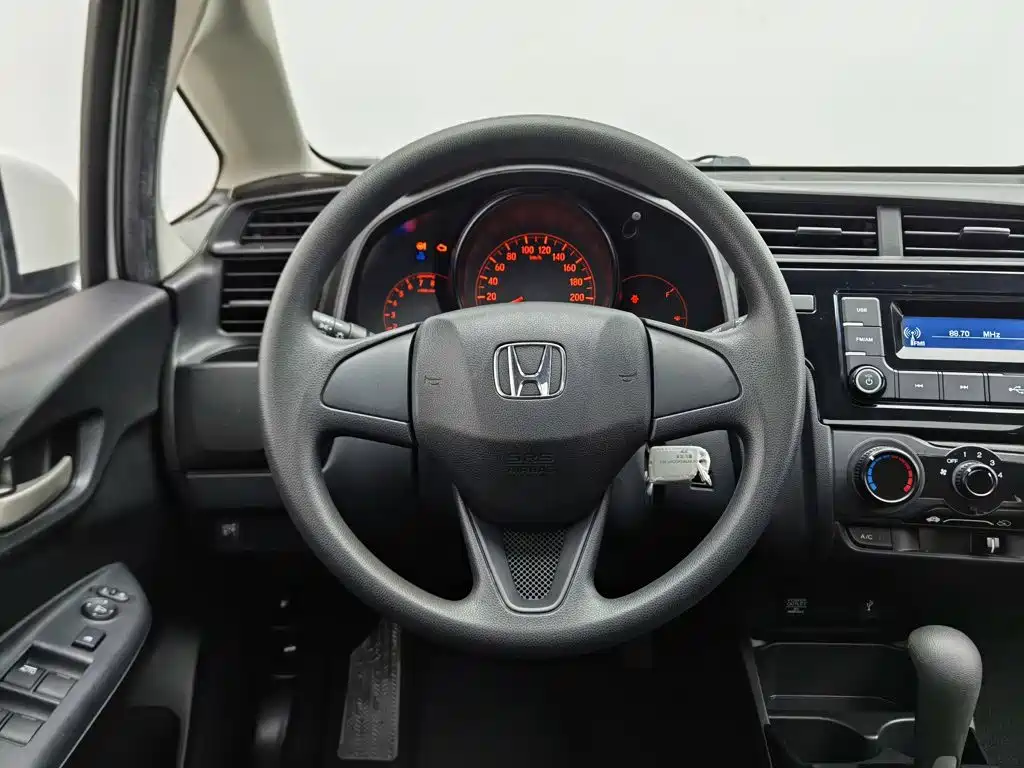 Honda Fit — фото 11