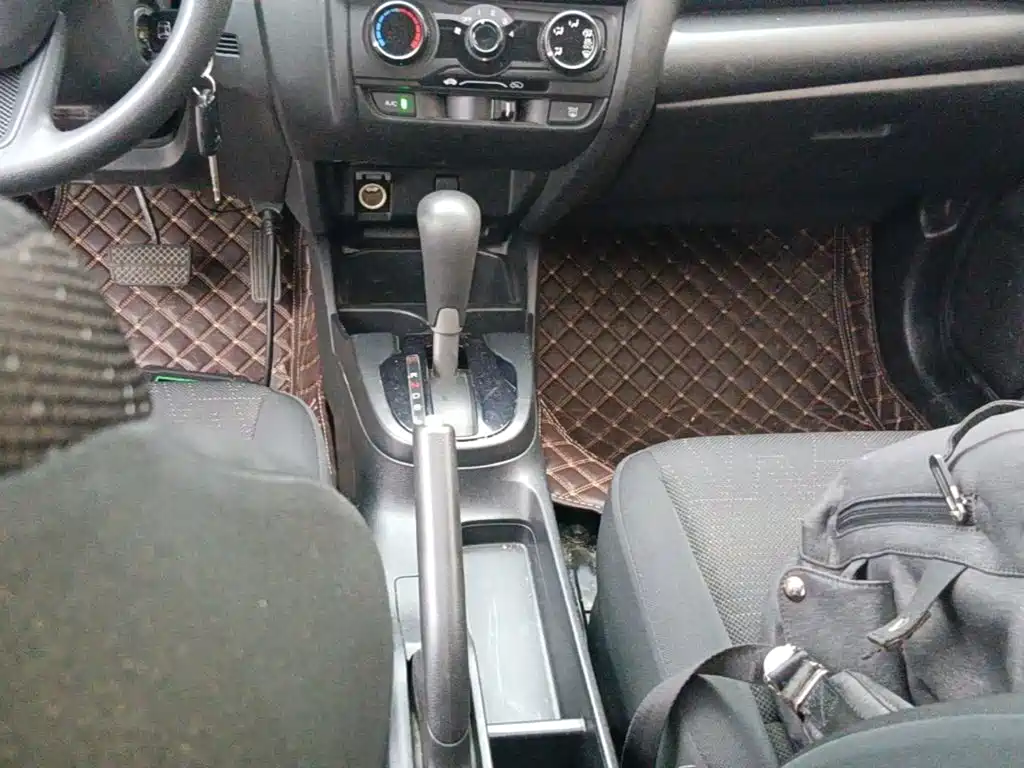 Honda Fit — фото 13