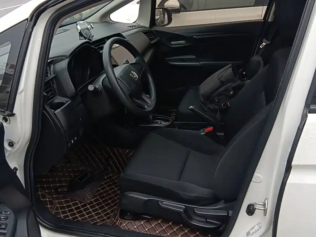 Honda Fit — фото 14