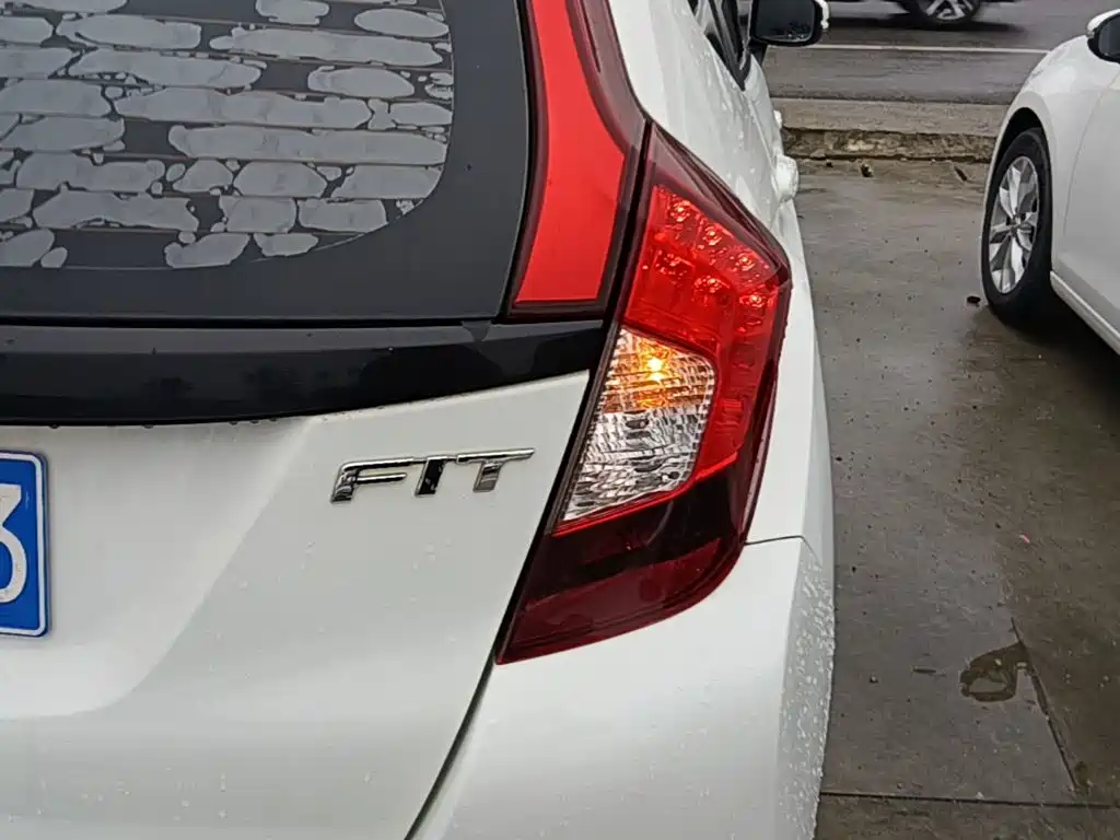 Honda Fit — фото 7
