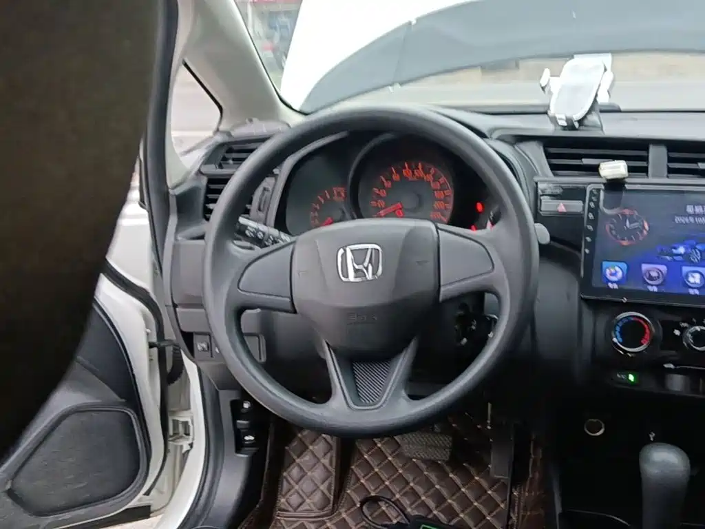 Honda Fit — фото 10