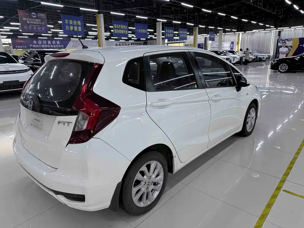 Honda Fit — фото 7