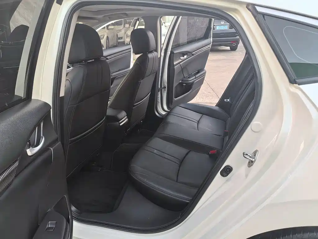 Honda Civic — фото 11