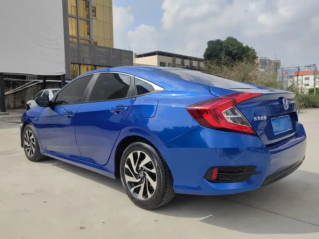 Honda Civic — фото 7