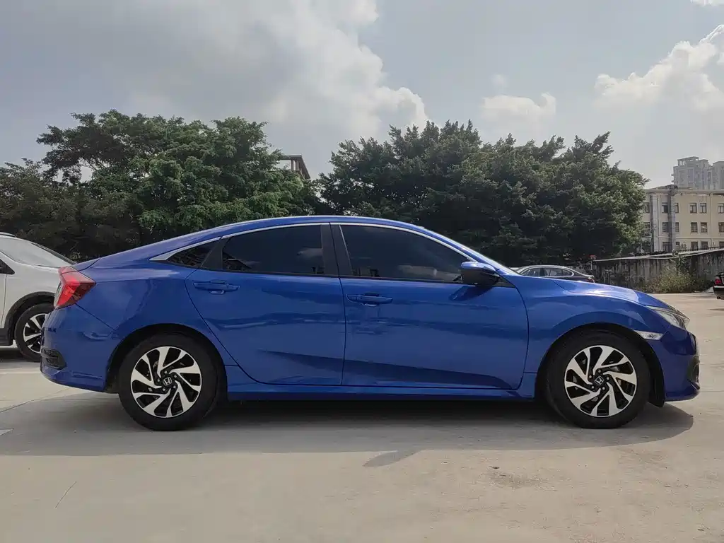 Honda Civic — фото 10