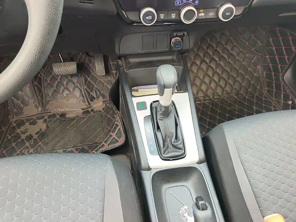Honda Fit — фото 13