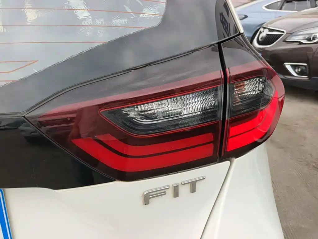 Honda Fit — фото 7