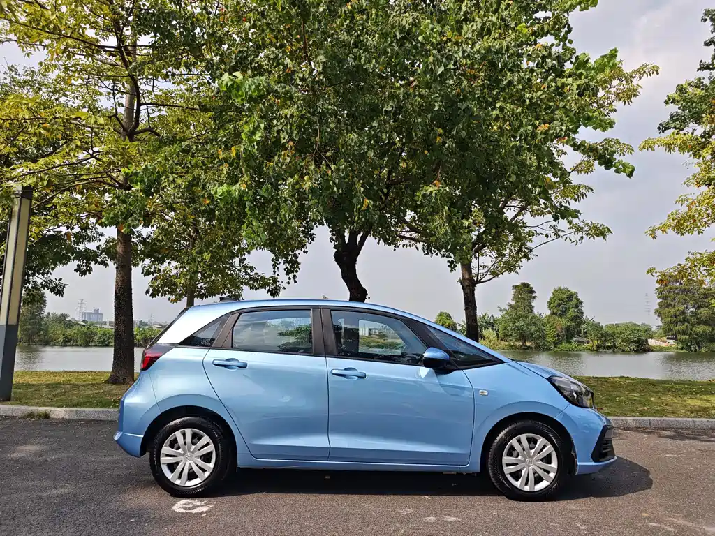 Honda Fit — фото 5