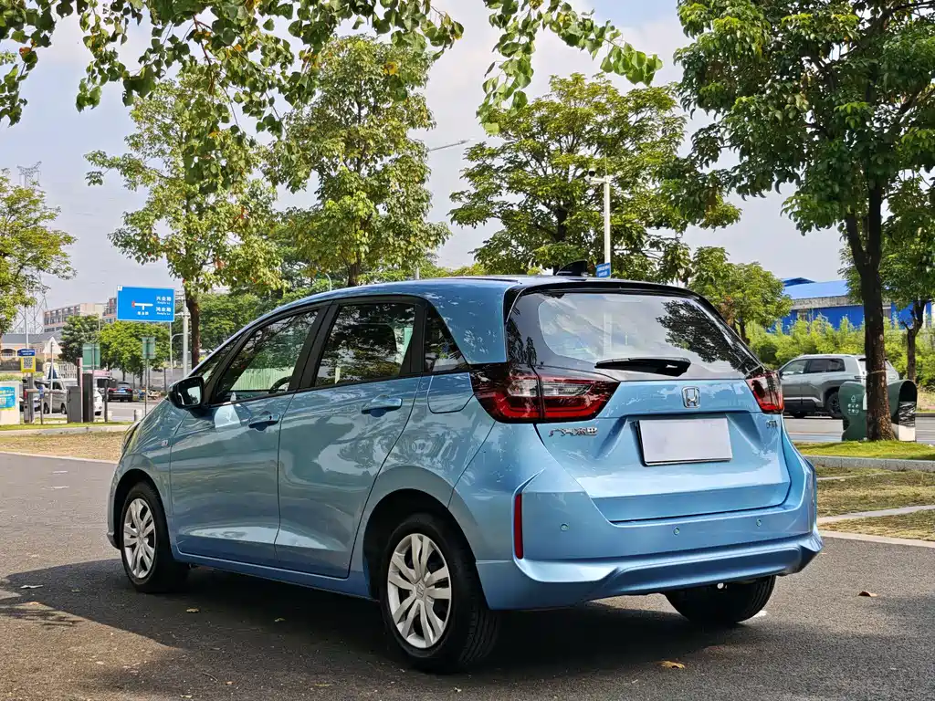 Honda Fit — фото 8