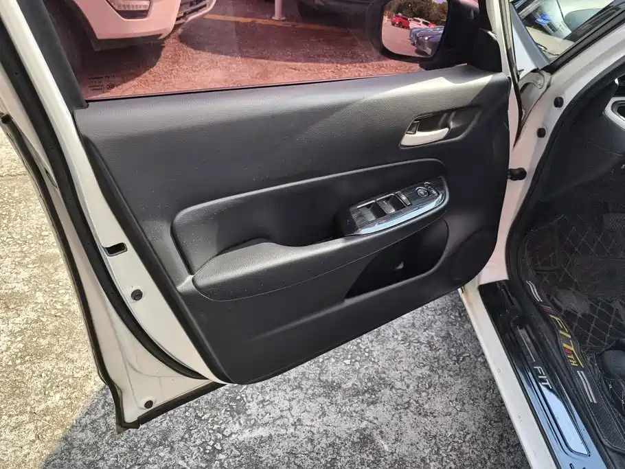 Honda Fit — фото 7