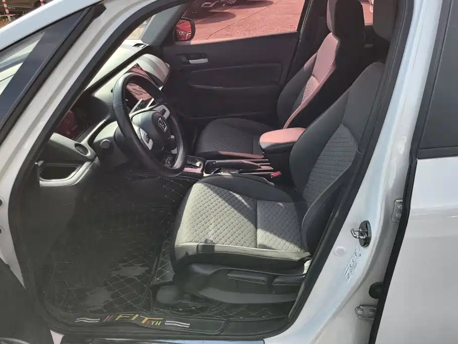 Honda Fit — фото 9