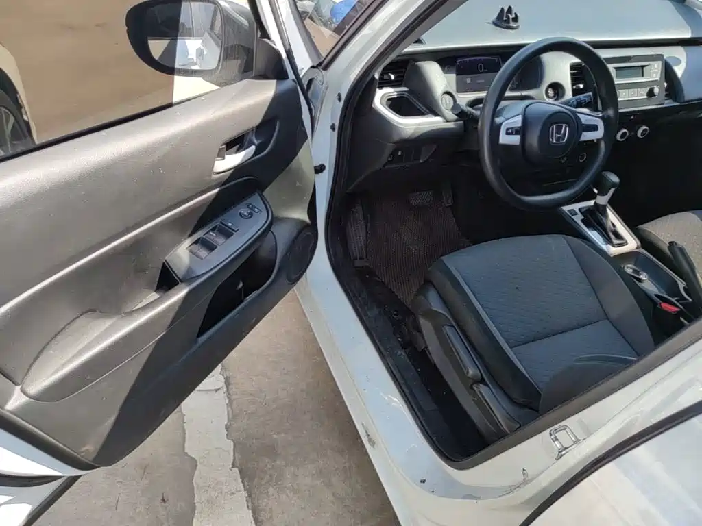 Honda Fit — фото 15