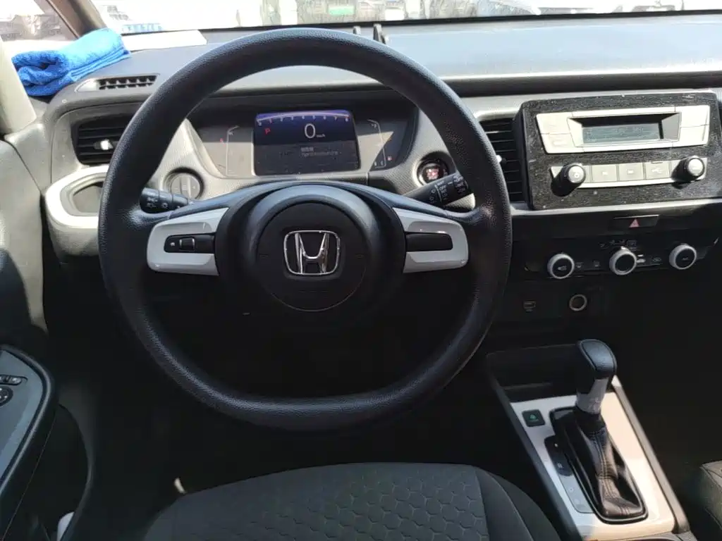 Honda Fit — фото 10