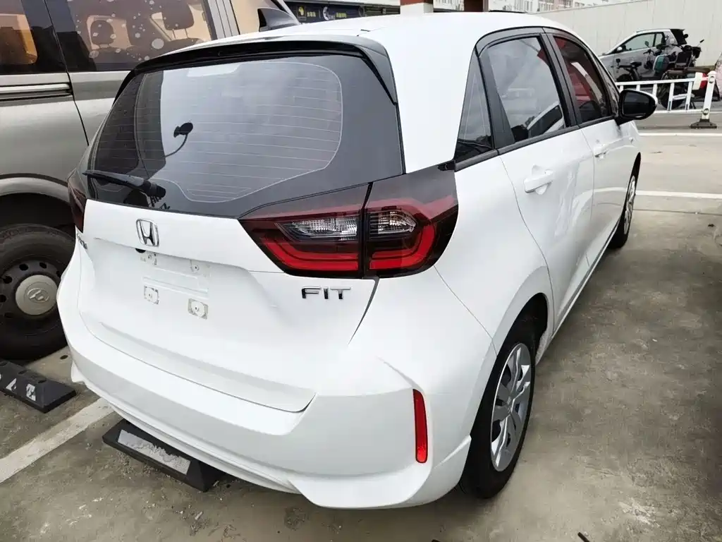 Honda Fit — фото 11