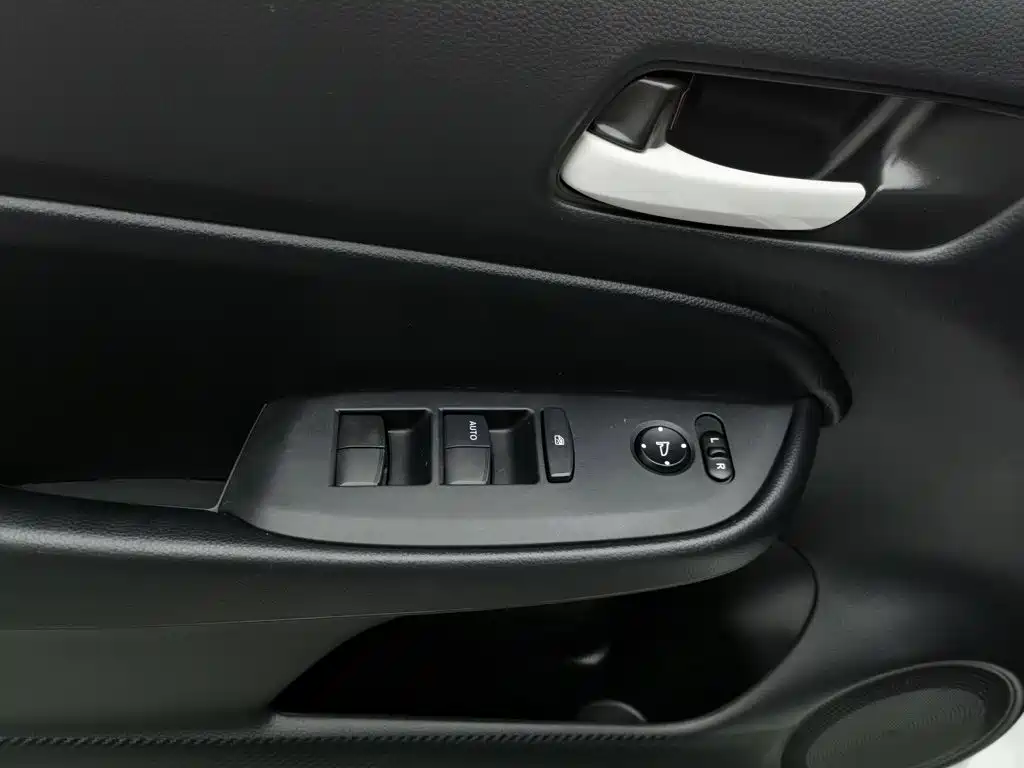 Honda Fit — фото 9